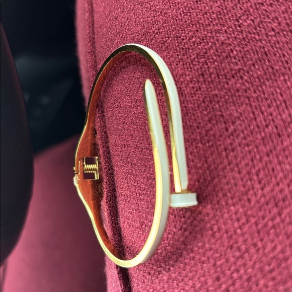 18K gold plated vintage cream gold-tone Nail fashion bracelet - Picture 7 of 12